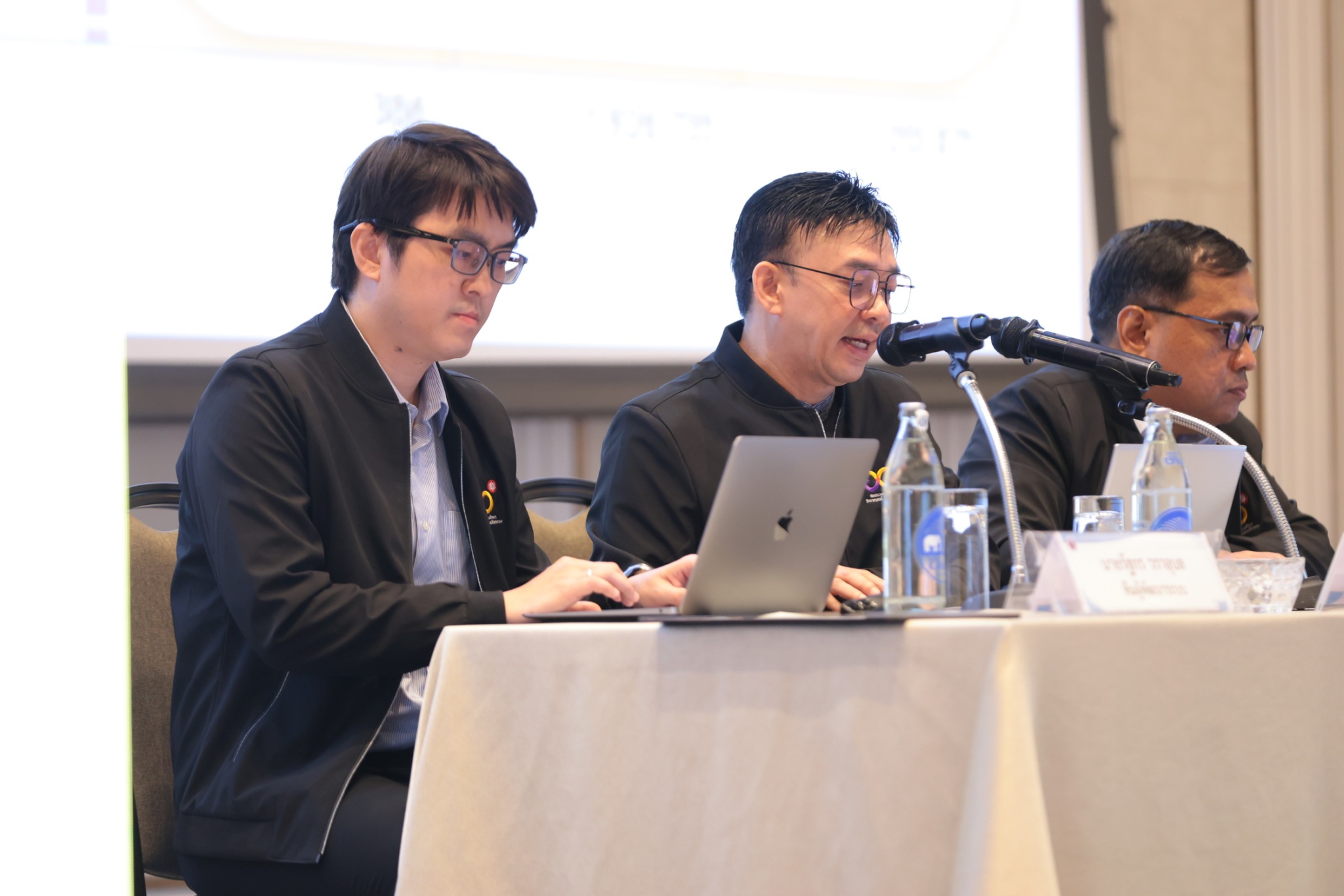 LINE ALBUM Digital single View 22 10 68 251024 32