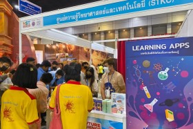 ศุภมาส รมว.กระทรวง อว. พร้อมคณะผู้บริหาร เยี่ยมชมบูธศูนย์ควา ... Image 7