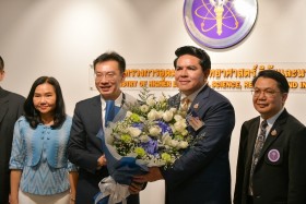 “สุรศักดิ์” เข้าศักการะสิ่งศักดิ์ประจำกระทรวง อว.พร้อมเตรียม ... Image 1