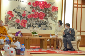 พิธีมอบเรือสุพรรณหงส์จำลองให้แก่สถานเอกอัครราชทูตสาธารณรัฐปร ... พารามิเตอร์รูปภาพ 1